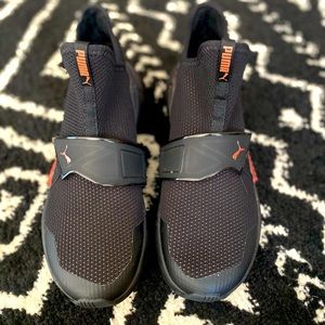 New Black and rose gold puma’s sz 8.5